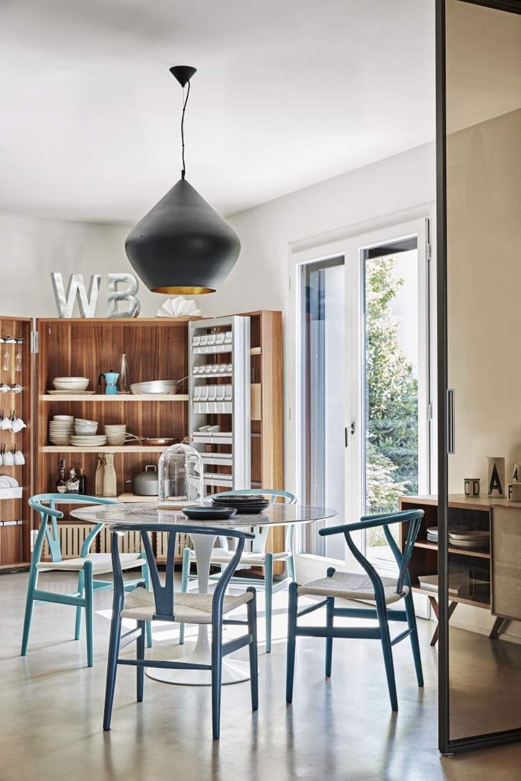 kuchyňa-jedálenský kút-okrúhly stôl