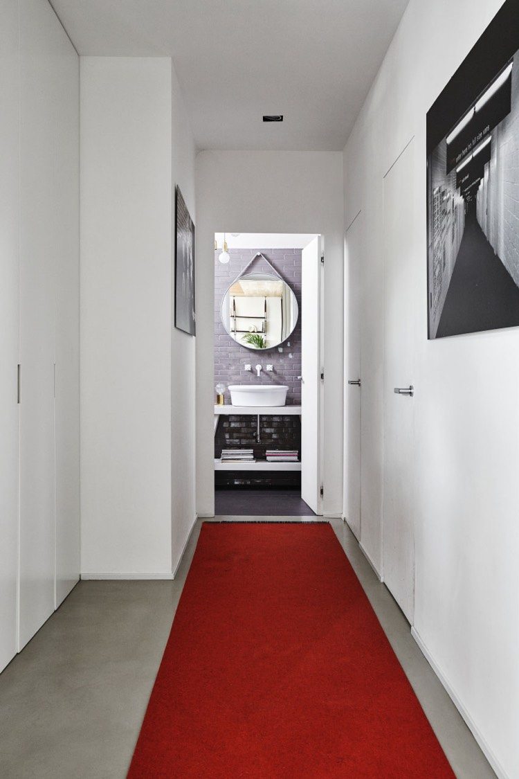 hosťovská kúpeľňa-hala-bielo-čierno-biele-fotografie