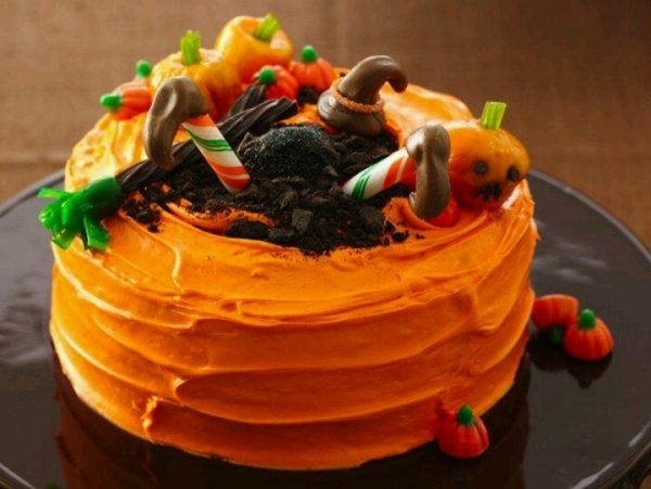 ozdoby na halloween tortu oranžové polevy tekvice nohy čarodejnice halloween torta pomarančová poleva tekvice nohy