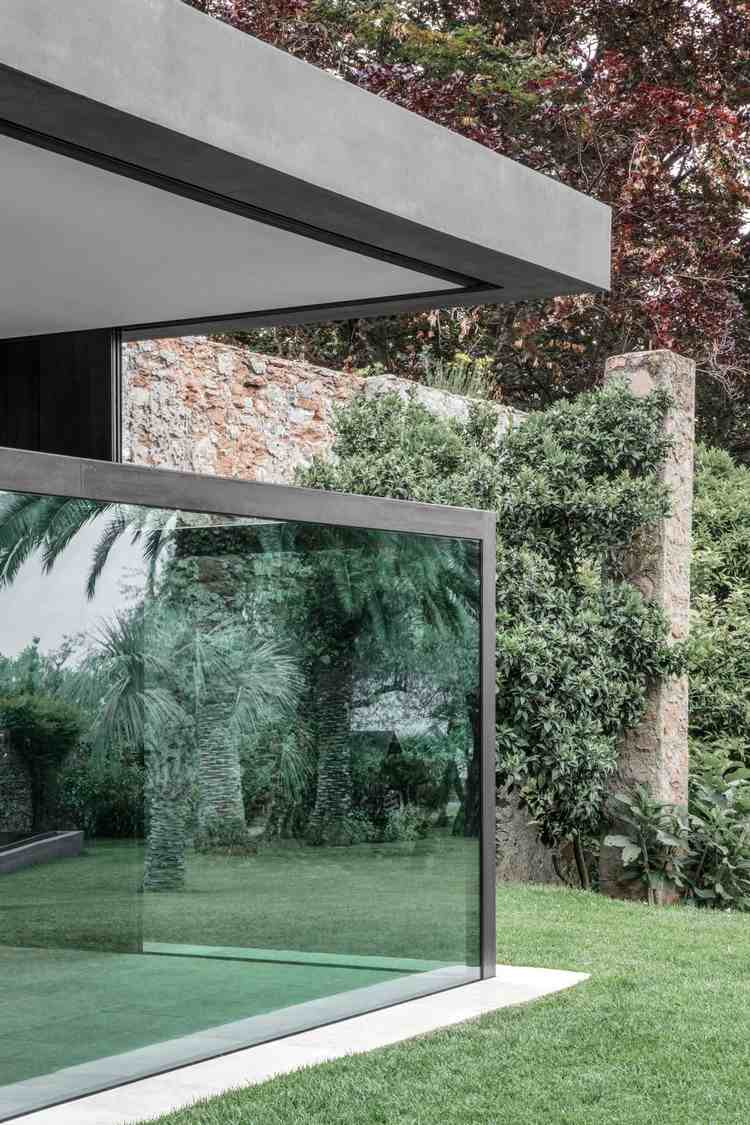 zaťahovacie-sklenené-steny-zvislé-predné-dole-posuvné