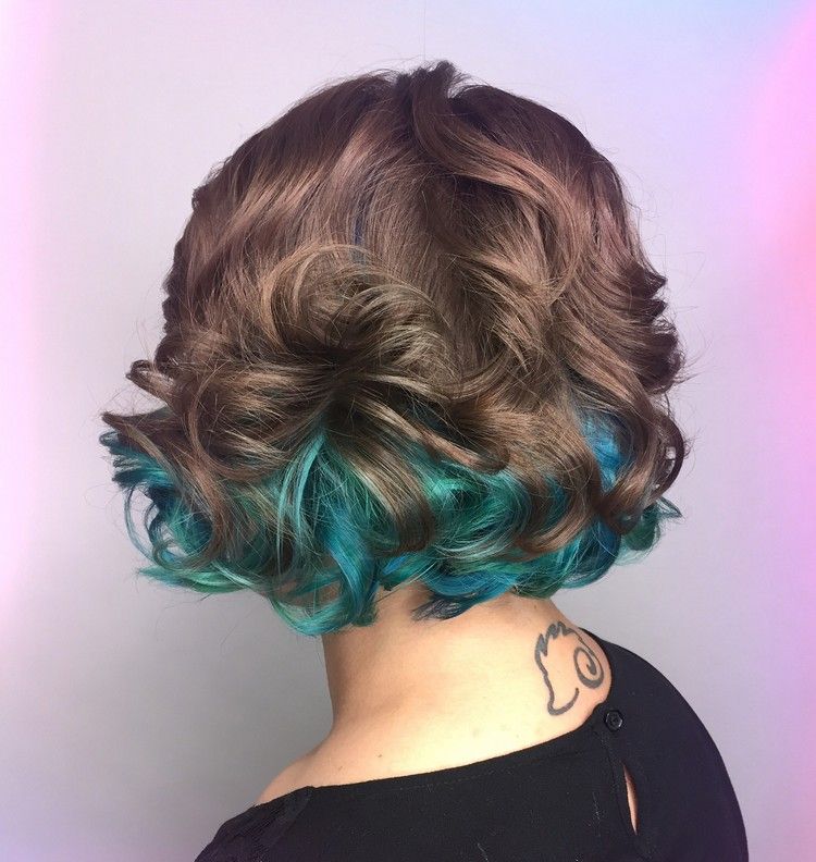 podčiarkuje trendový štýl bob účesy