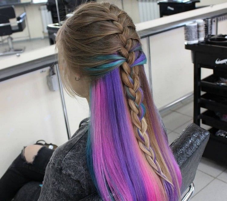 skryté dúhové vlasy trend styling variant vrkoč