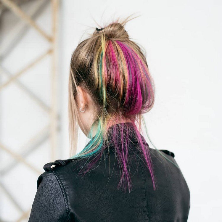 štýl skrytý dúhový updo