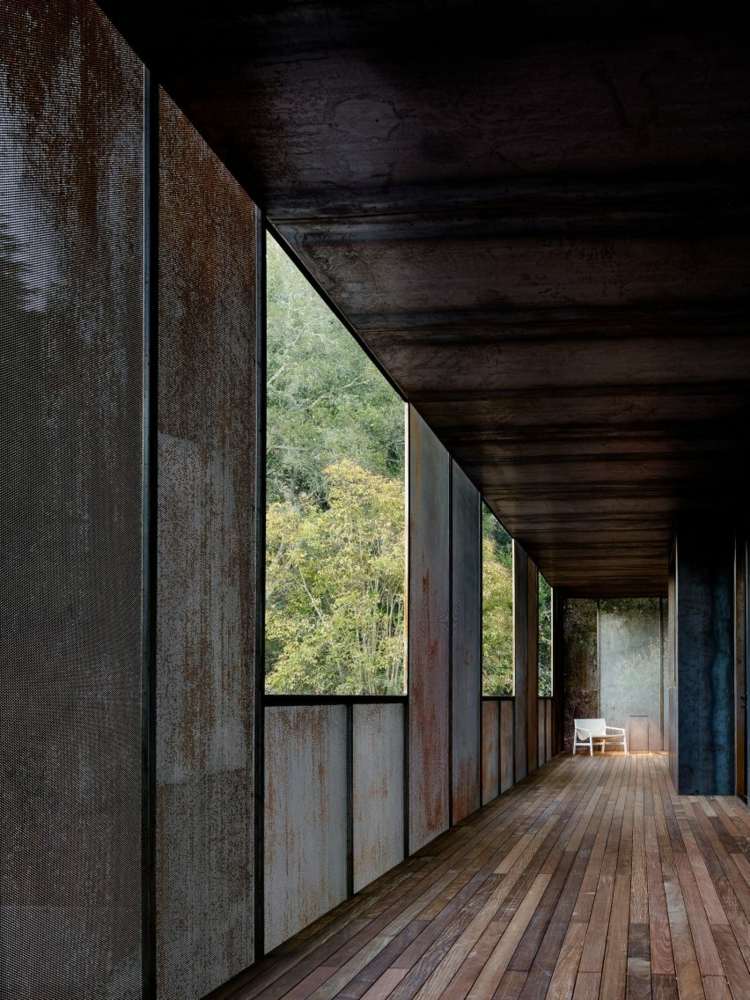 banícka cesta faulkner architekti zvetrané oceľové panely drevo