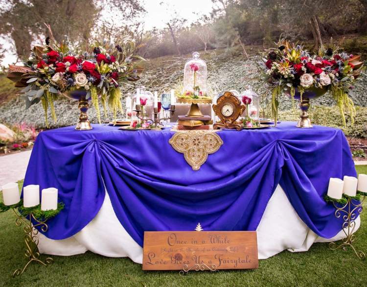 ružové sklo zásnubný stôl dekorácia romantický vinobranie