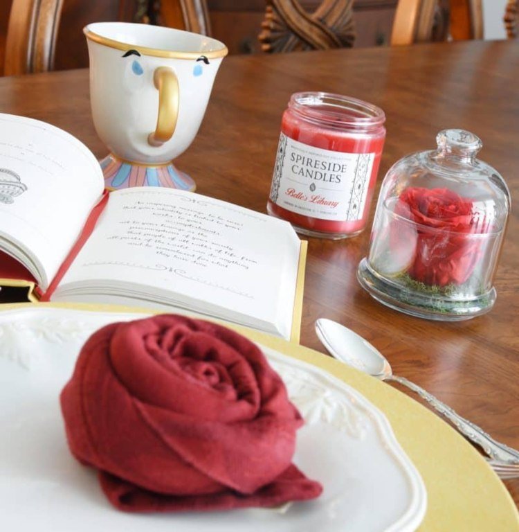 sviečky z ružového skla organizujú čajovú párty, detskú sprchu