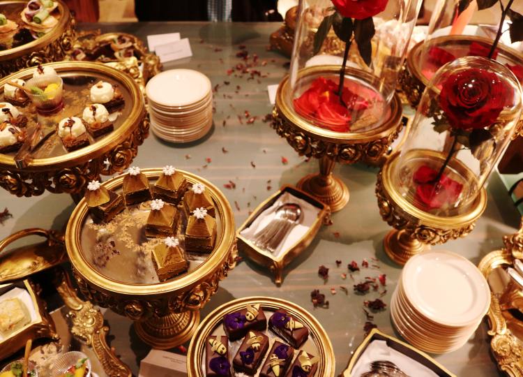 cukrík s nápadom na dekoráciu ružového skla