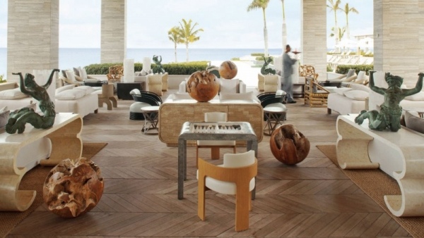 Miestokráľ Anguilla zariaďovanie sošiek dizajnérskeho nábytku