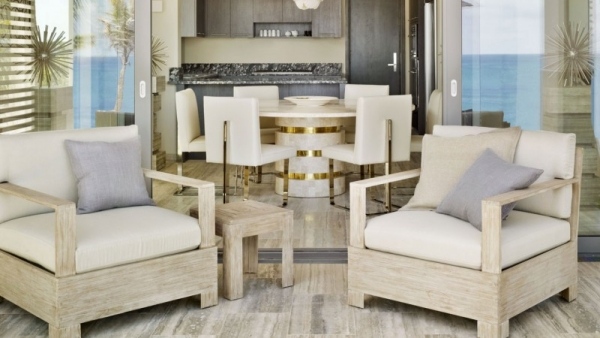 Viceroy Anguilla ponúka svetlú farebnú schému dreva