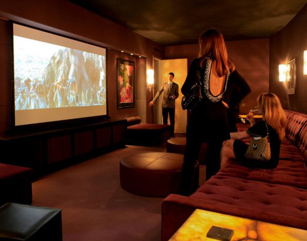 Moderná luxusná vila Francúzske kino moderný luxusný dom - hi -tech interiér