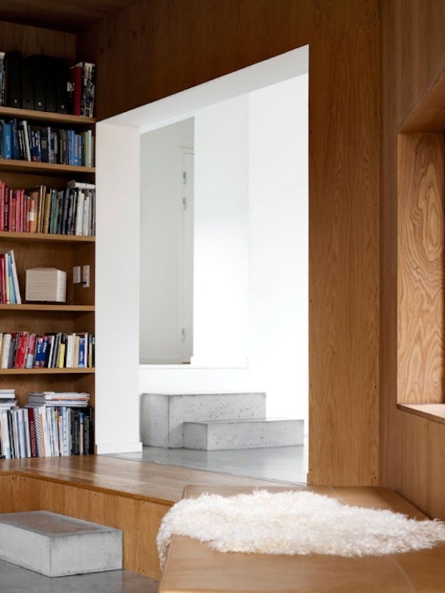 drevené obkladové steny, podlahy, betónové schody