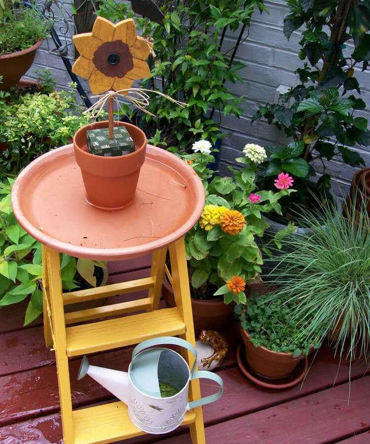 Vyrobte si vtáčiu vaňu z hliny sami a navrhnite ju pomocou keramického kvetináča vo vintage štýle