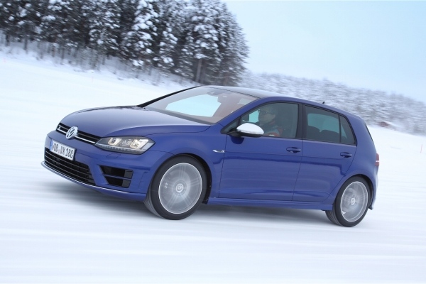 2015 Volkswagen Golf R evo performance pravý predný pohľad