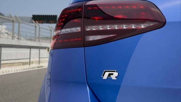 Blue-VW Golf-2014 r evo-extrémnejšia verzia-batožinový priestor