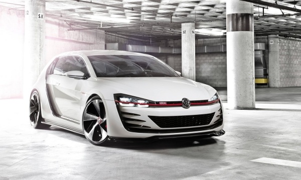 Ľahší a silnejší model VW Golf R evo na autosalóne v Pekingu v apríli 2014