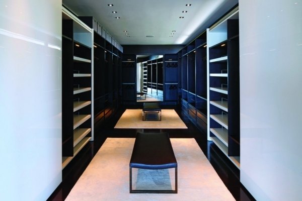 šatňa moderná luxusná nehnuteľnosť kalifornia šatňa šatník moderný luxusný dom v Kalifornii vysoko kvalitný nábytok