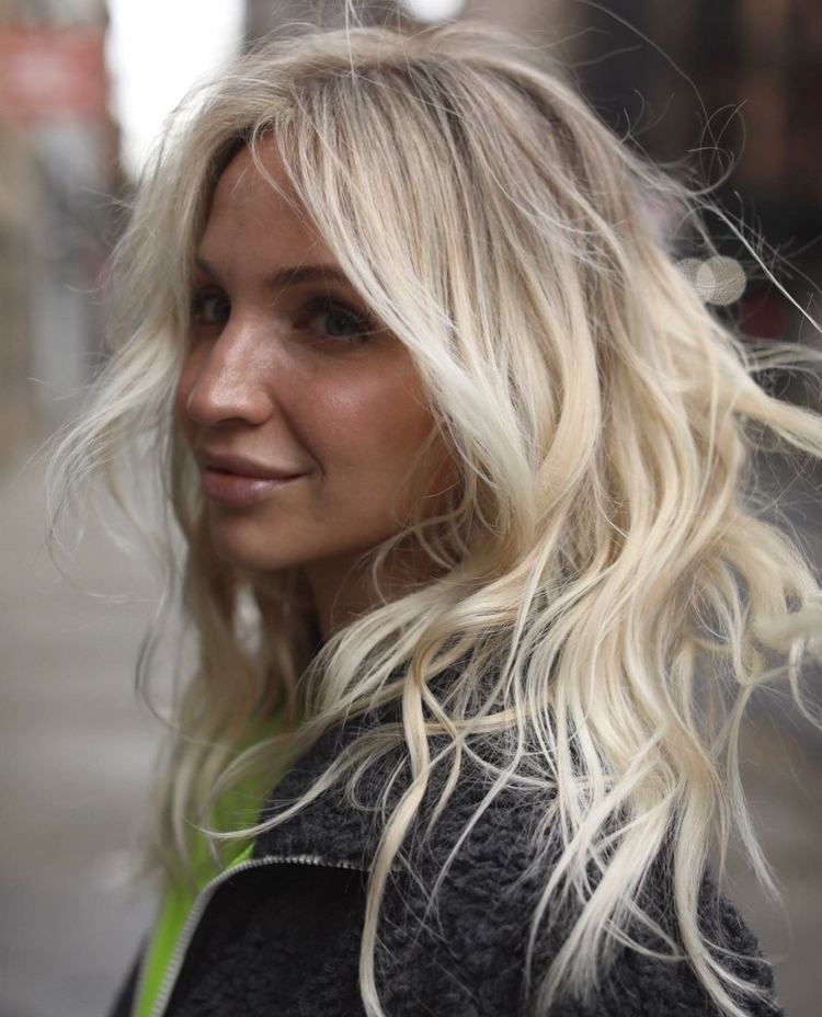 Duchové vrstvy spôsobujú, že tenké vlasy pôsobia plnšie