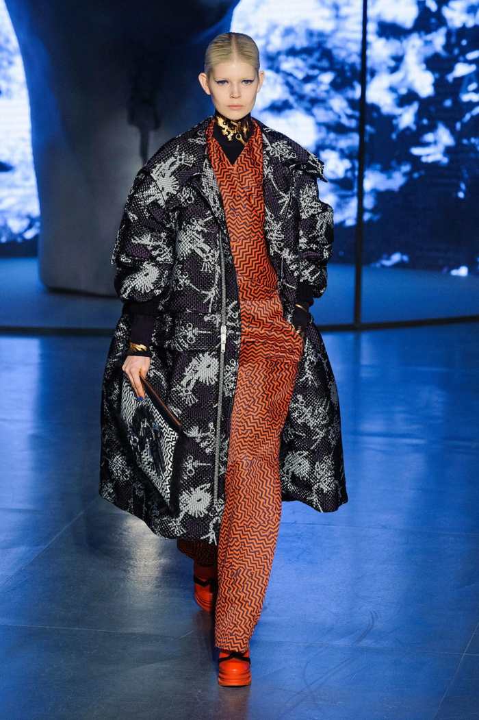 Kabát od Kenzo s páperím perím Kabát-s-kvetinovým vzorom-s vatelínom