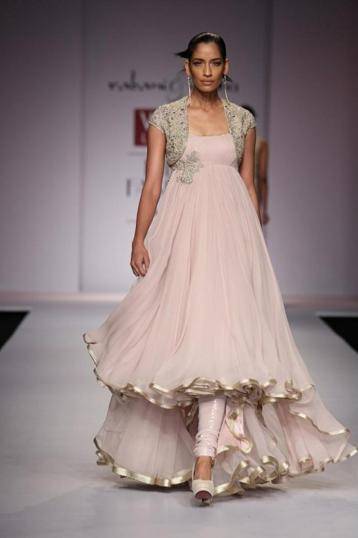 Šaty s vrstvami šifónu v ružovej farbe Šaty zo šifónovej ruže