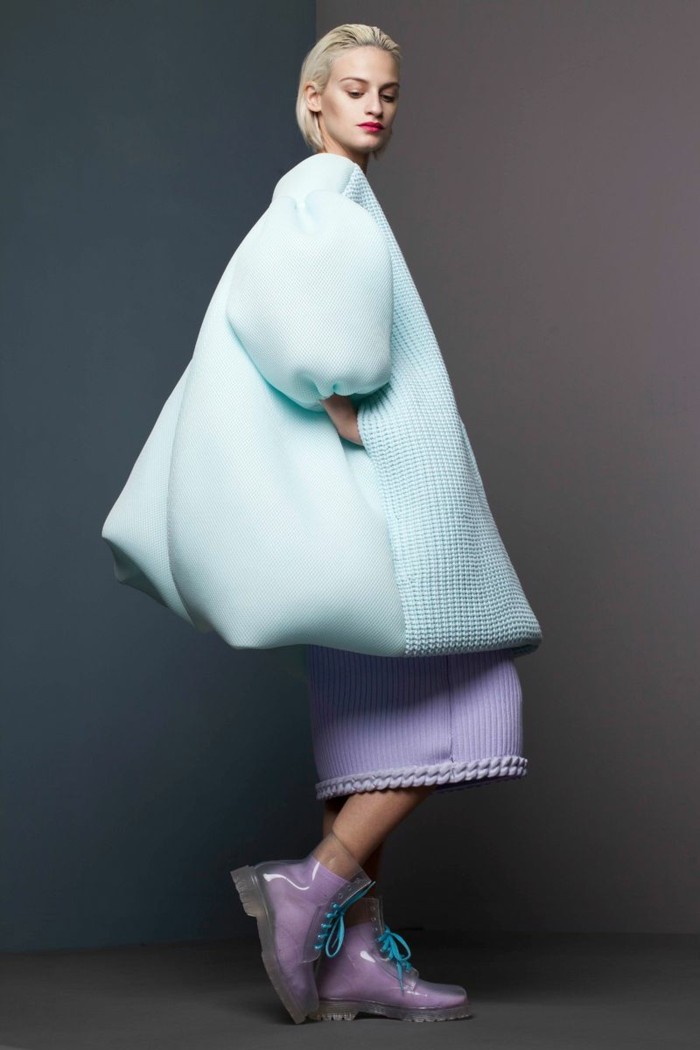 Fialový a nebesky modrý objemový kabát a šaty širokoobjemový-lila-purpurový