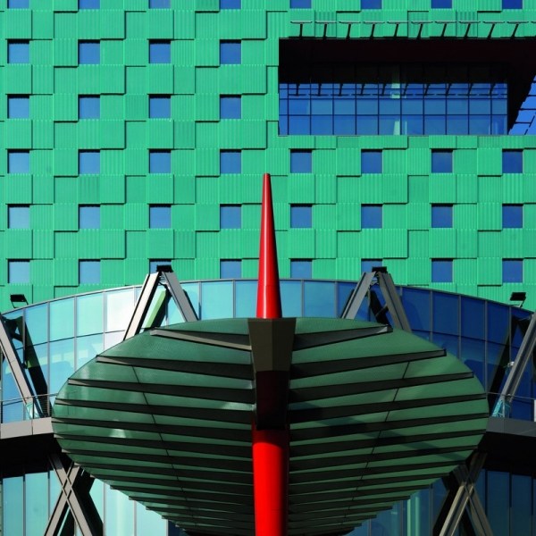 Futuristická fasáda boutique hotela B4 Milano