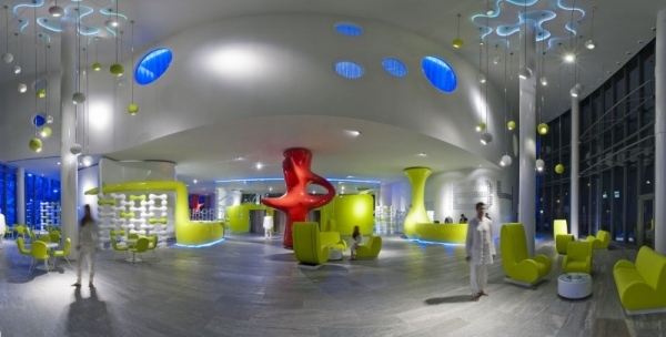 Hotel B4 Milano zapustené žlté sedenie