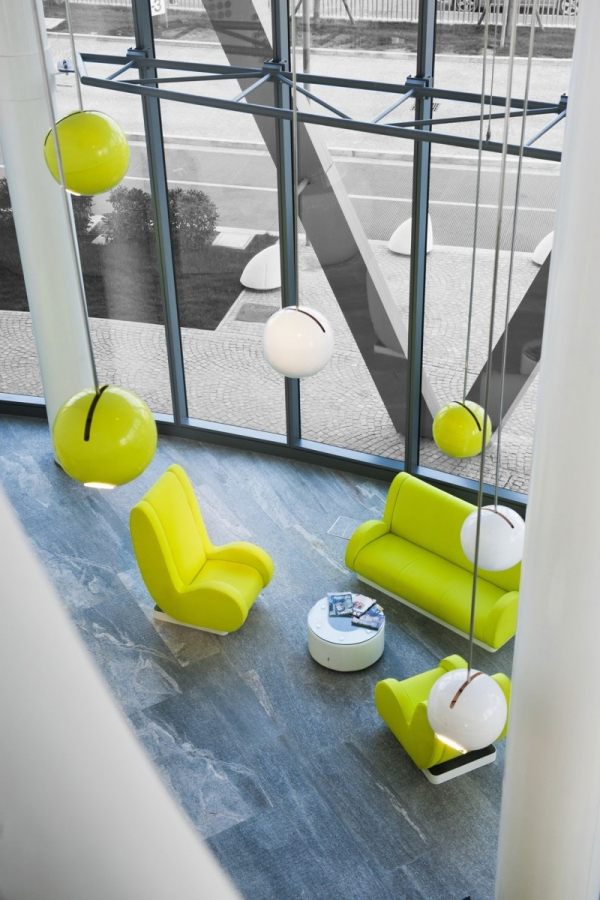 B4 Milano hotel žlté čalúnené nábytkové závesné svetlá