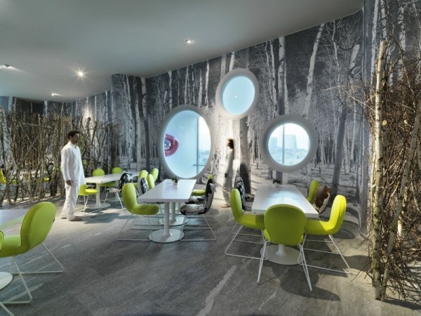 Vetvy stromov hotelovej reštaurácie B4