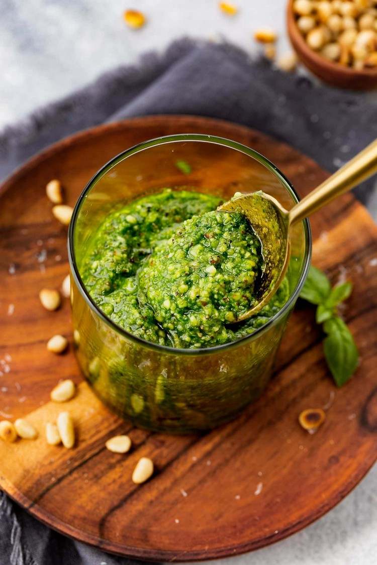 Zelené bazalkové pesto si vyrobíte sami