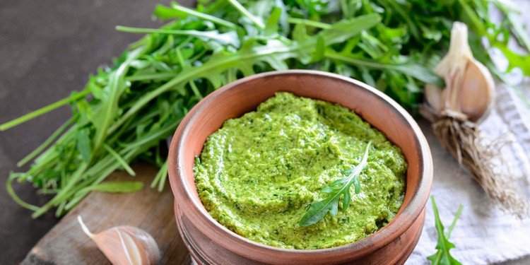 Recept na pesto verde s rukolou