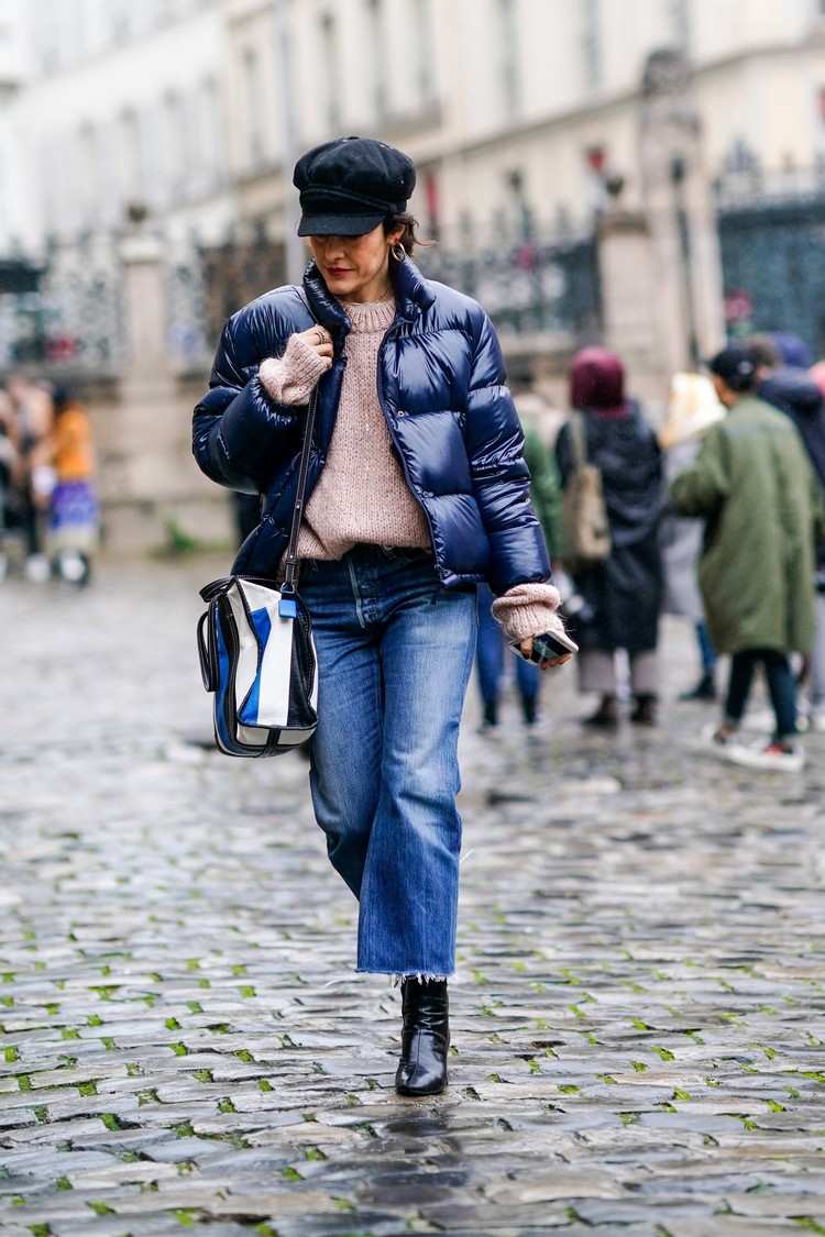 Džínsy trend 2021 orezané široké nohavice s čižmami