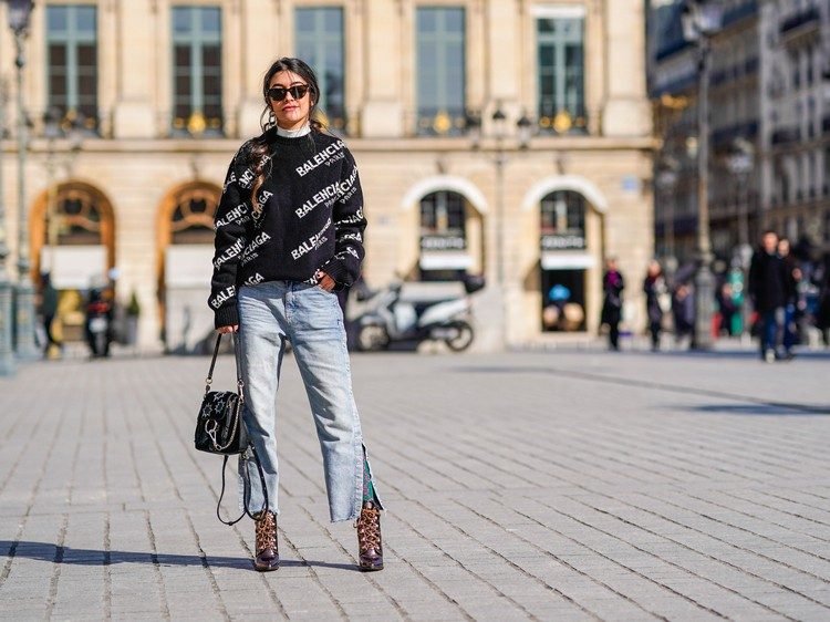 ako džínsy voľného strihu v štýle každodenného nosenia