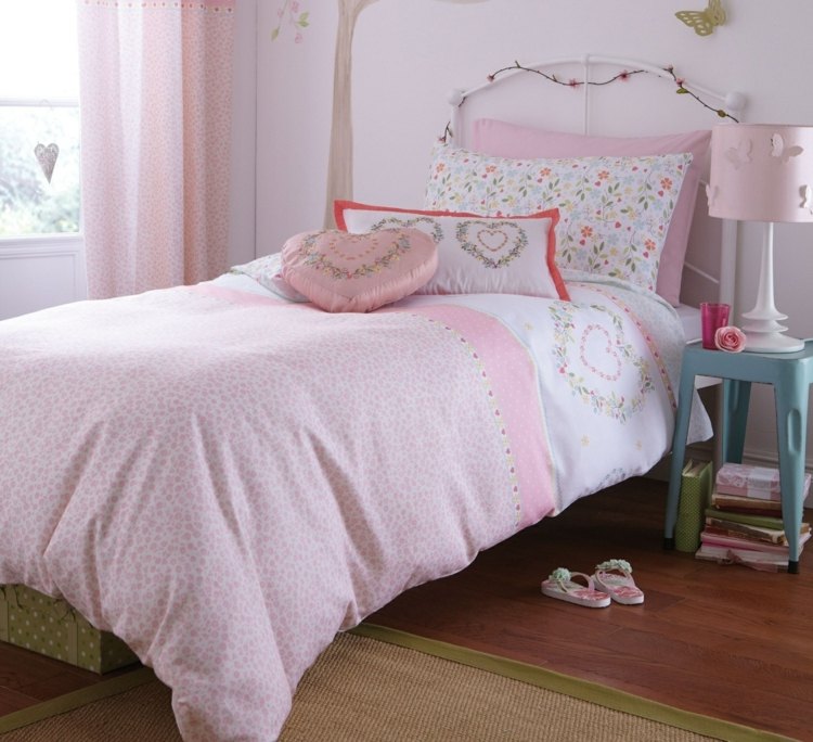 Dizajnové detské izby - ružové bodky a závesy Vzor bodiek do detskej izby Roztomilá dievčenská izba