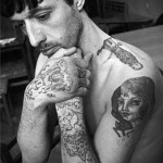 لص سكين الوشم الصورة 1