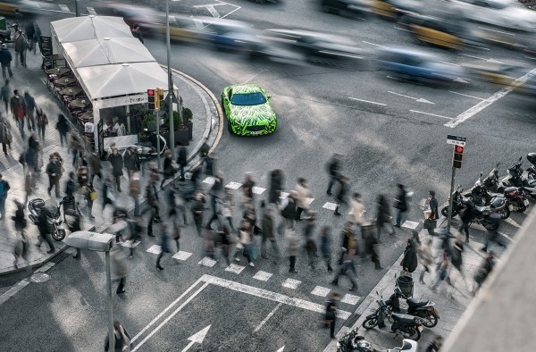 Auto s mnohými hodnotnými vlastnosťami AMG-GT-auto-model-budúcnosti-mercedes