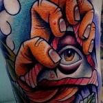 Világos és színes rajz, mindent látó szemtetoválással