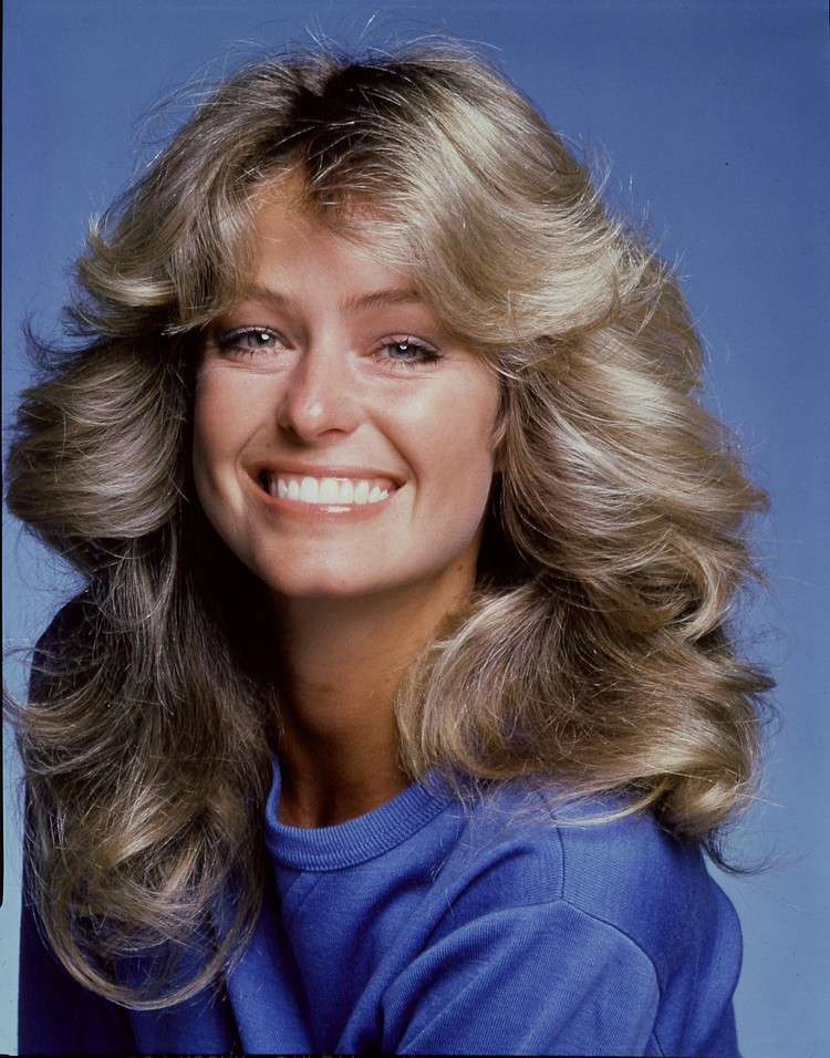 Účes Farrah Fawcett s dlhou ofinou v štýle ofiny