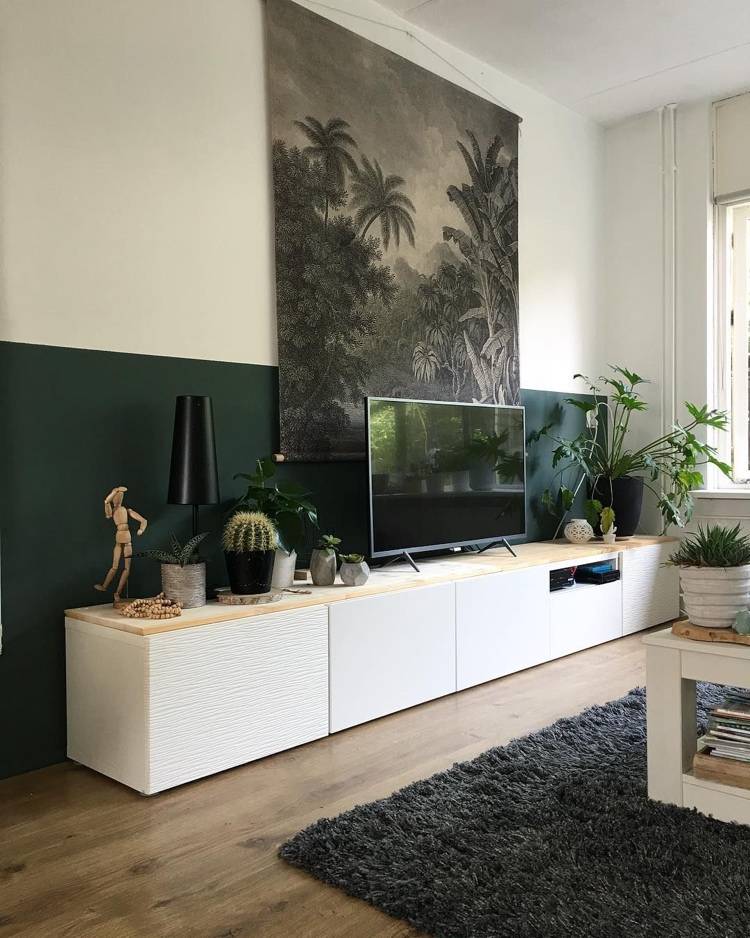 stena vymaľovaná iba do polovice obývačky