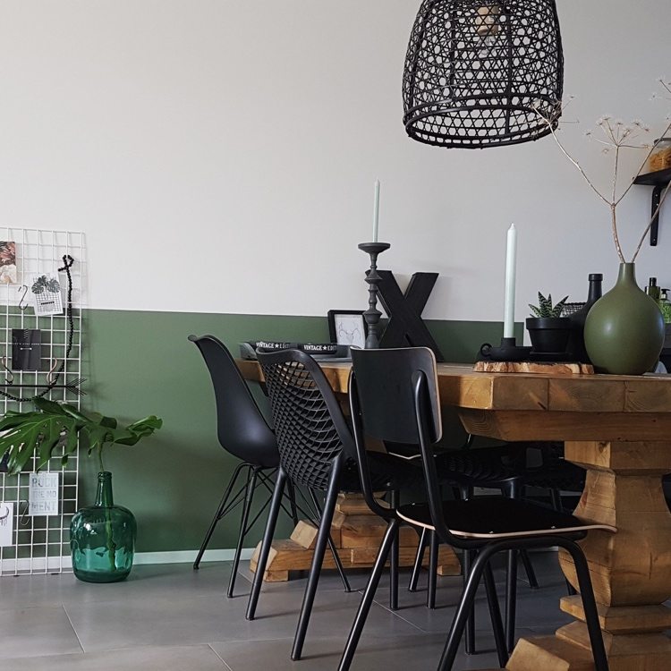 v jedálni namaľujte stenu iba na polovicu zelenou a bielou farbou