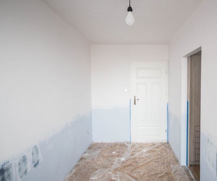 Vymaľujte miestnosť Chráňte podlahu