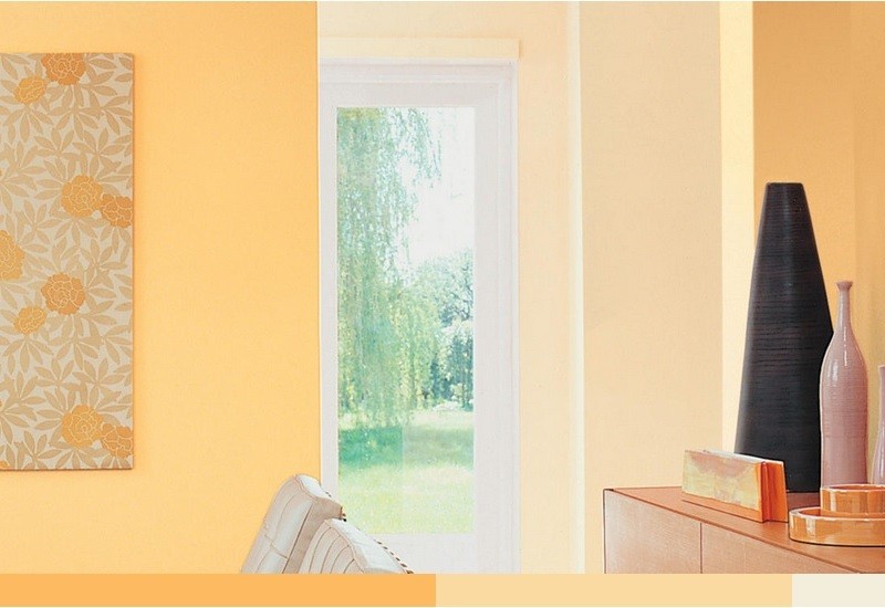 Výber slnečnej žltej farby na stenu do obývačky Maľba na stenu-farebné kombinácie-žlto-biela-moderná