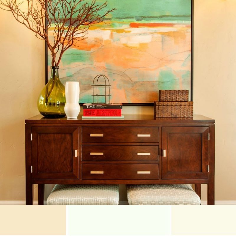 Namaľujte stenu za komodu v broskyňovom odtieni Farba na stenu-med-nuansa-svetlo zelená-neutrálna