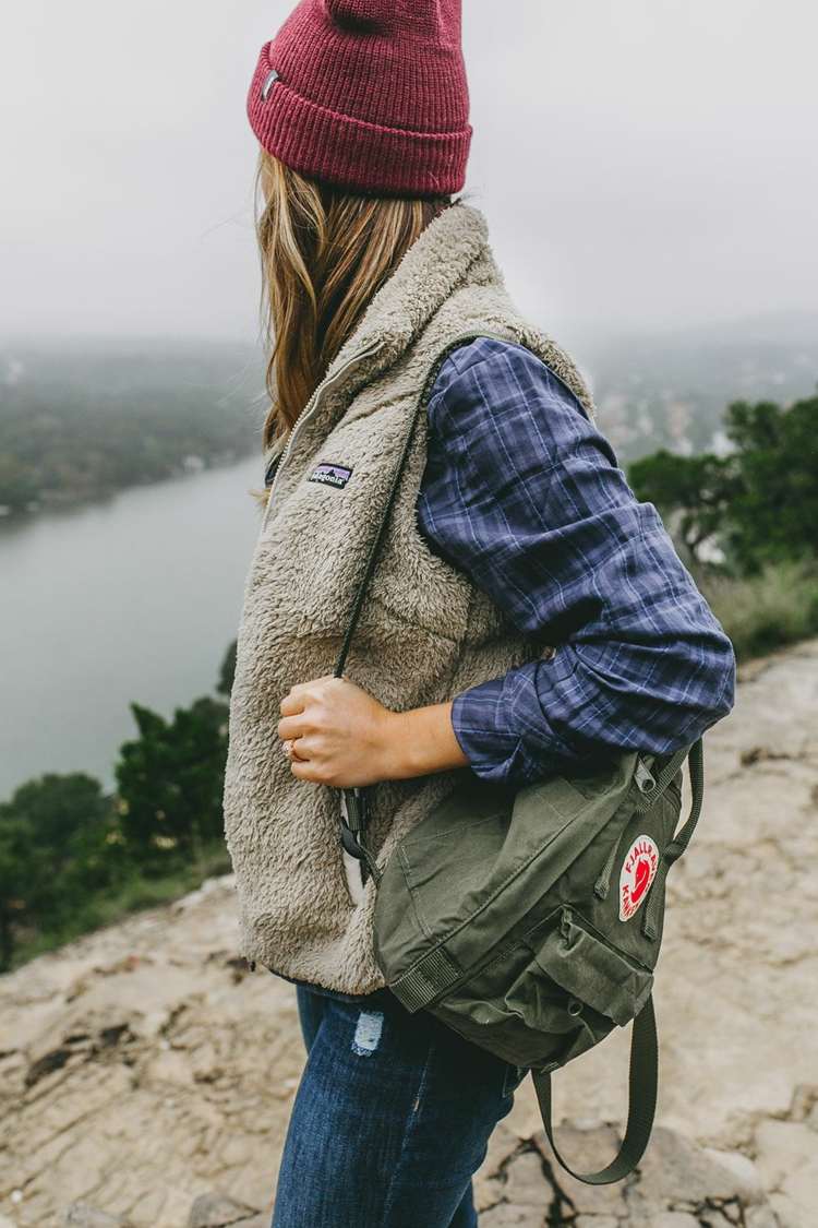 Turistický batoh pre ženy, čo si obliecť dámy pre turistiku