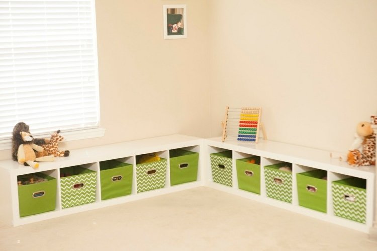 farba na stenu do detskej izby nápad boxy na hračky úložný priestor zelený akcent