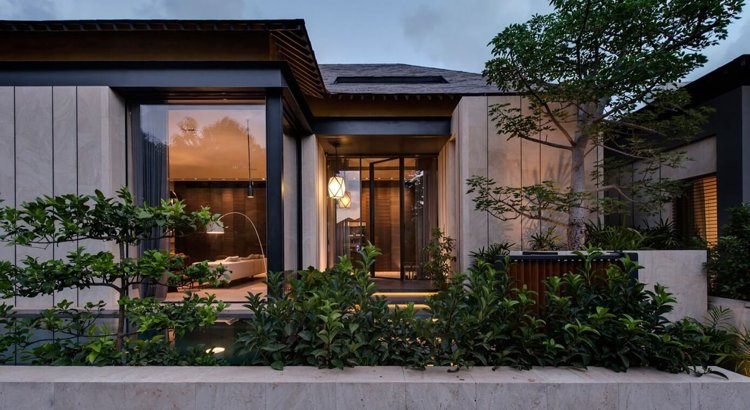 luxusný dom-moderný-záhradný-dizajn-exotické-rastliny-veľké-okná