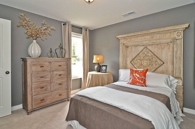 Moderné farby stien do spálne - nápady na dekoráciu ázijským vzhľadom Moderné-farby-steny-spálne-zdobenie-nápady-hodiť vankúše-motív vtáka