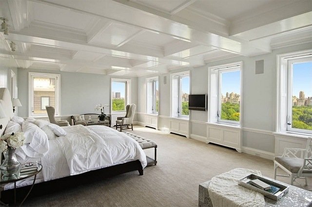 Nápady na farby stien pre pokojnú atmosféru spálne zaplavenej svetlom farby stien-spálňa-jasná-modrá-priestranná-svetlo-zaplavená-izba-koncept