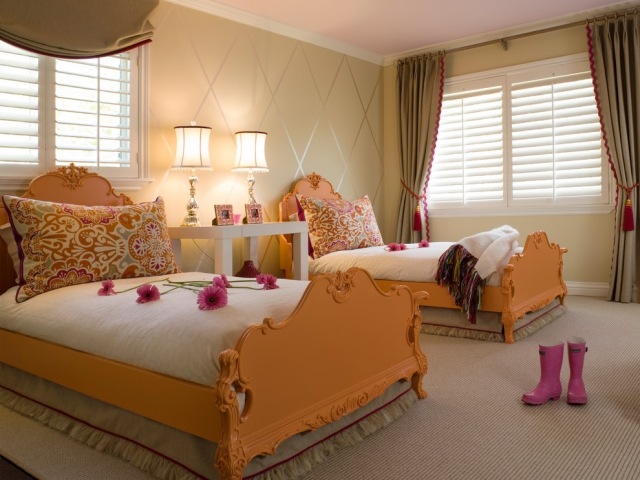 farba steny-detská izba-pastelové-tóny-piesčité-jemné-kovové-efektové-dekorácie