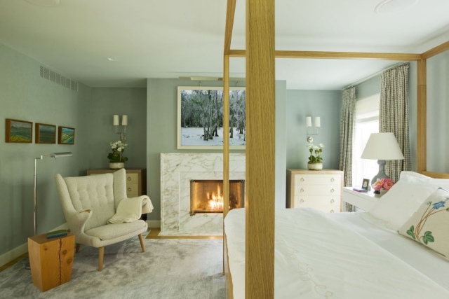 jemno-zelené tóny-upokojujúci-efekt-spálňa-krb