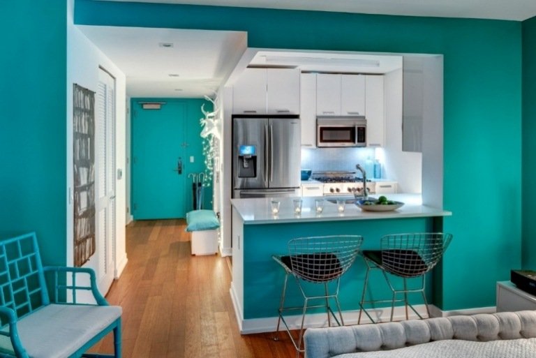 Farba steny tyrkysová uvoľňuje bielu kuchyňu Farba steny tyrkysová kuchyňa moderné nápady